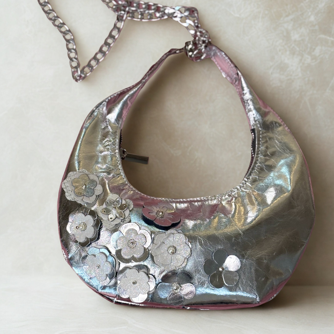 Bolso curvo con flores