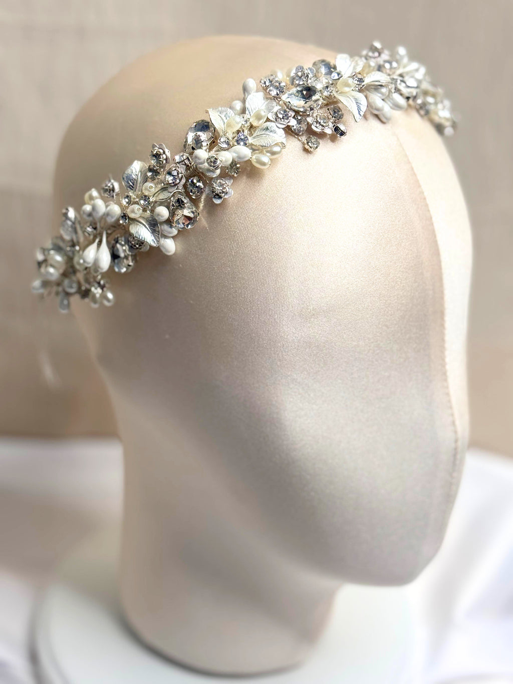 Tiara flores con perlas