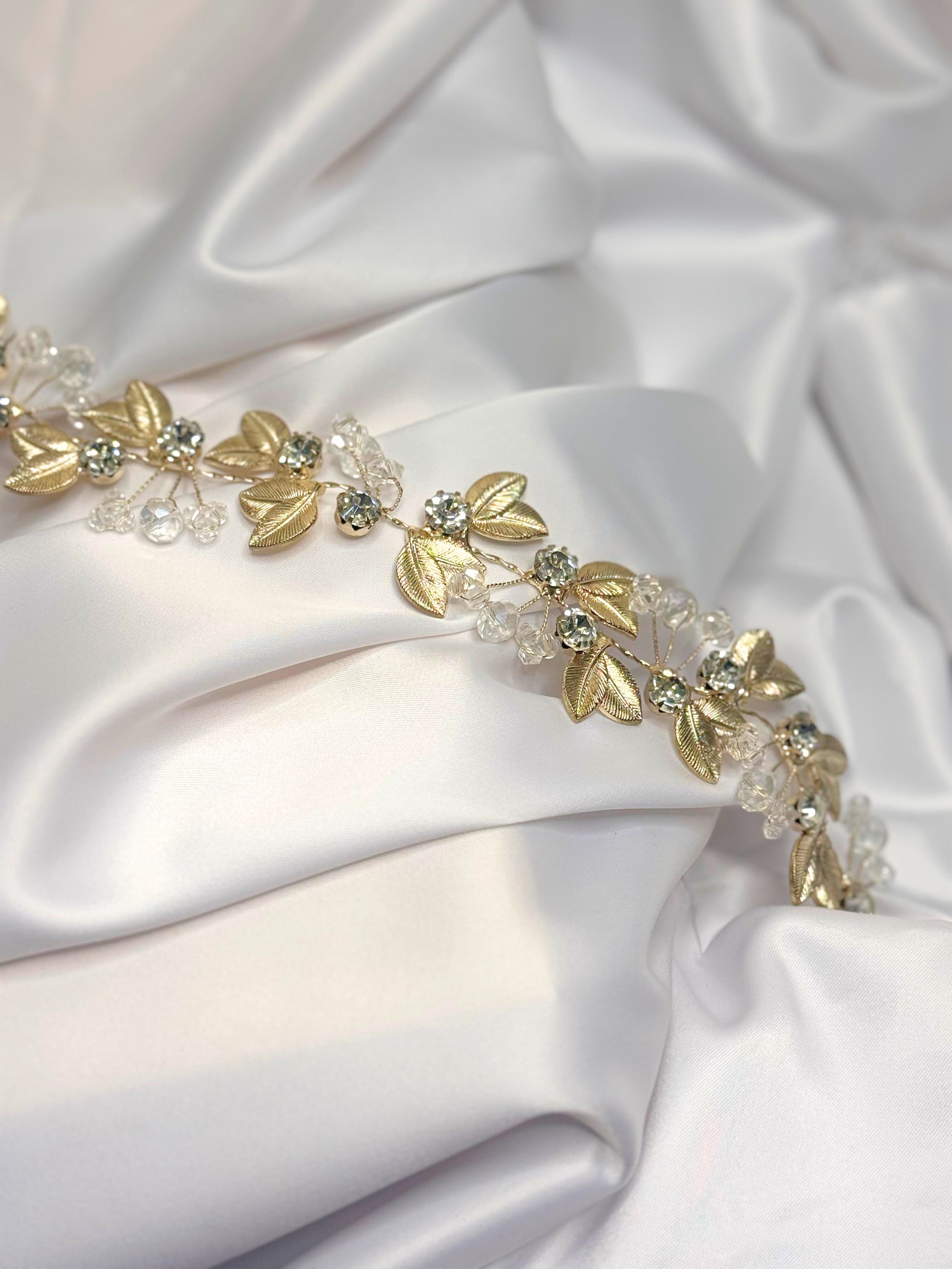 Tocado hojas doradas